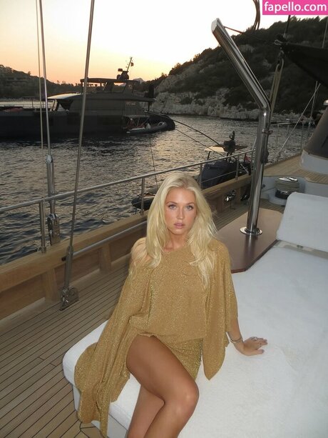 Hilda Sigurdsson 美しいポルノスター 写真