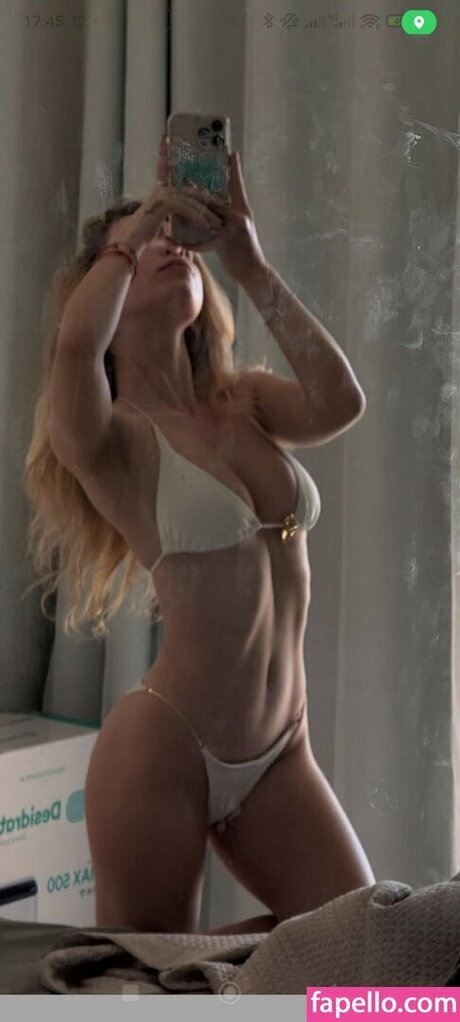 Carla Voicu ホットなモデル 写真