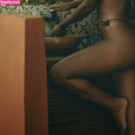 Mell Muzzillo ホットスター 写真