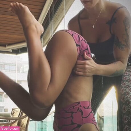 Mell Muzzillo エロティックなポルノスター 画像