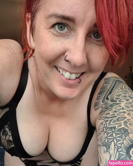 小さいペニスのオンリーファンズ 美しい 写真