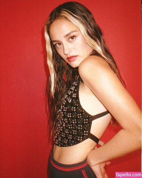 Chase Sui Wonders 裸のモデル 写真