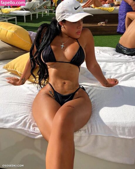 Nicole Zavala トップモデル 画像