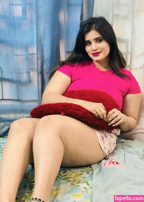 Pavitra Poojary ポルノスター セックス 画像