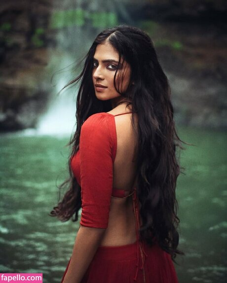 Malavika Mohanan セクシーなポルノスター 写真