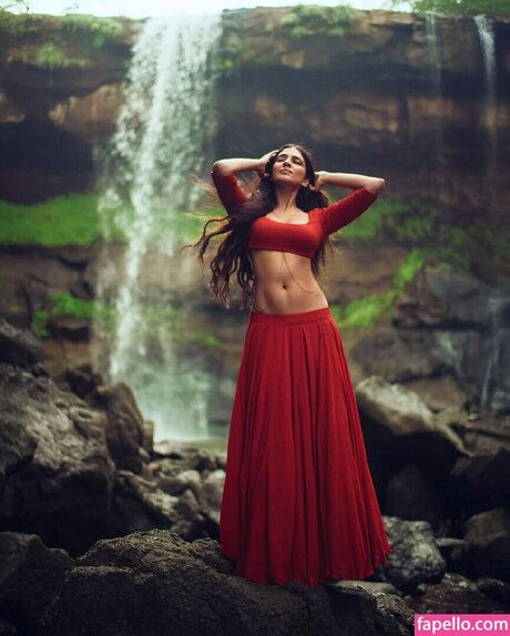 Malavika Mohanan ポルノスター セクシー 写真