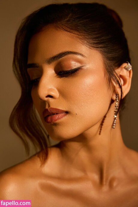 Malavika Mohanan ヌードモデル ギャラリー