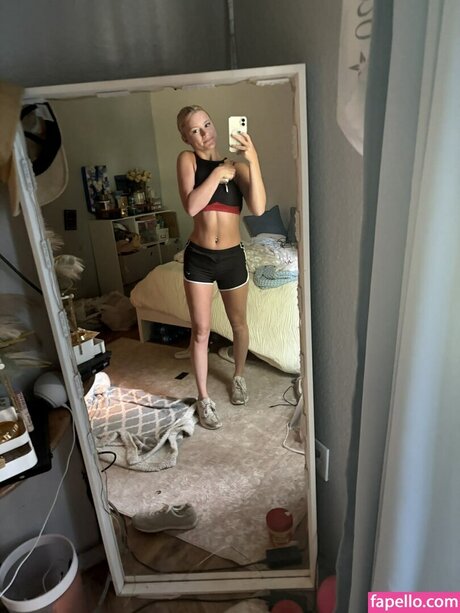 Mads Thompson Maddiiedee セクシーモデル 写真