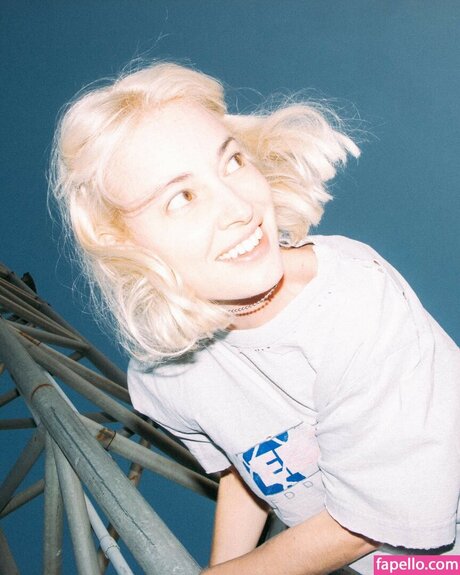 Emma Proulx スター ヌード 画像
