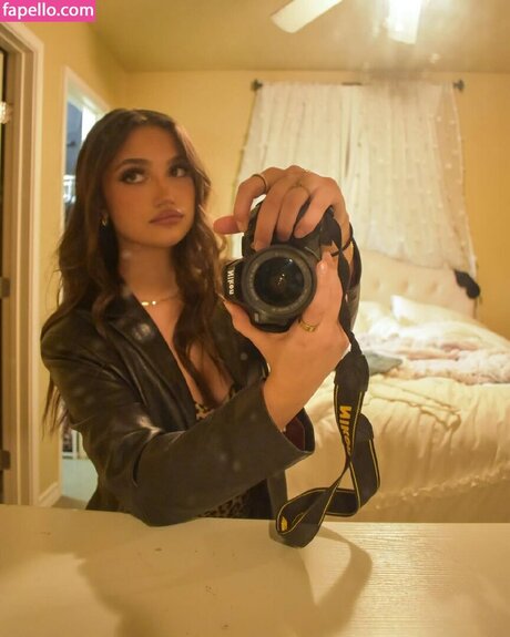 Katie Thompson トップモデル 画像