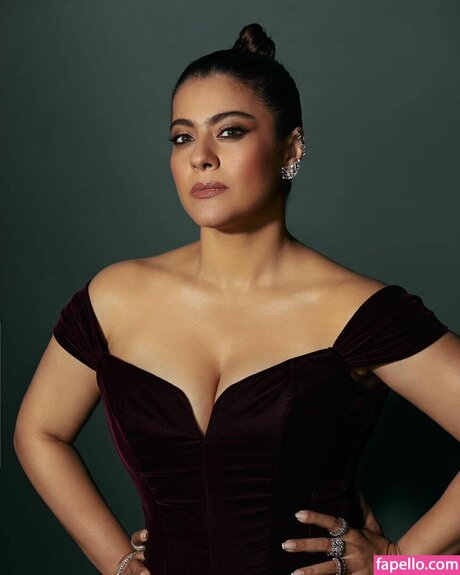 Kajol Devgn ホットなポルノスター 写真