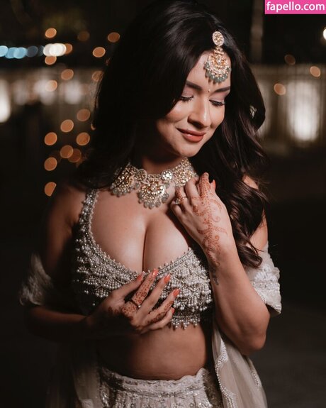 Avneet Kaur 独占スター 写真