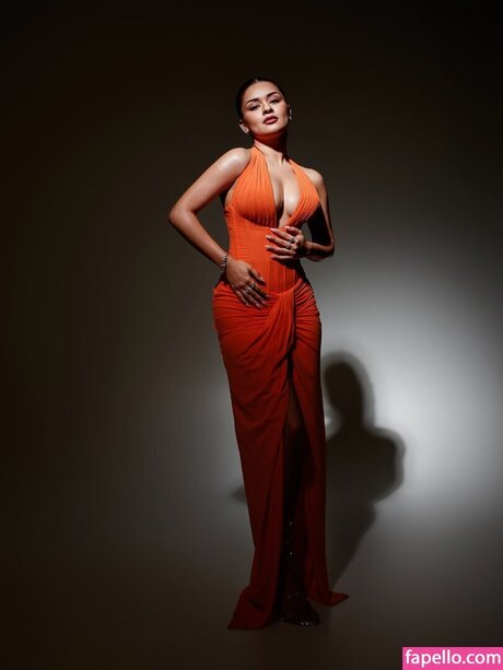 Avneet Kaur 完璧なスター 写真