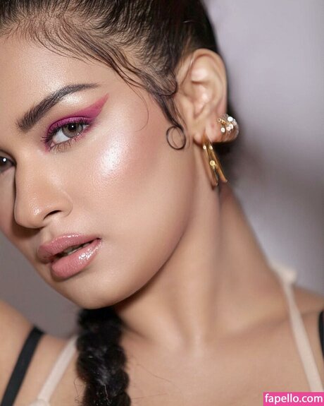 Avneet Kaur ポルノスター セクシー 写真