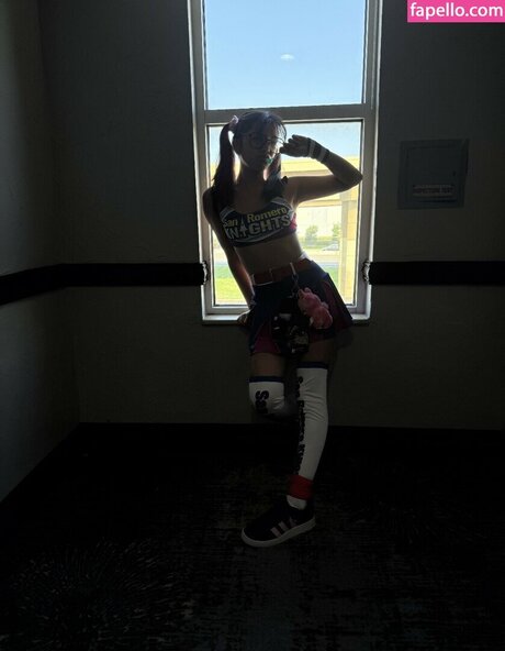 ティーンフィンガリングオンリーファンズ ホット裸 画像