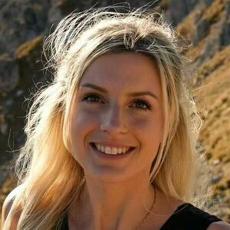 janina ejt top profile image