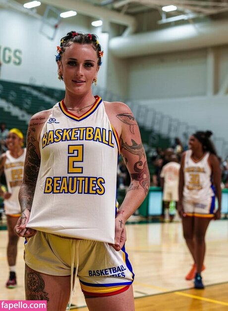 MsTattedbuckets トップモデル ギャラリー