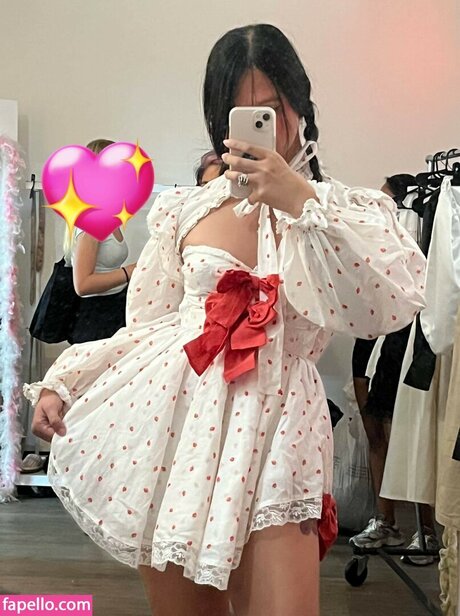 マンコを広げるオンリーファンズ 裸 写真