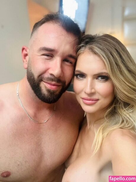 クソなオンリーファンズ セクシーヌード 写真