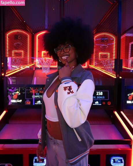 Jasmine Chola セックス女優 写真