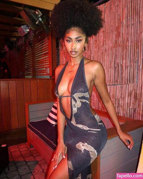 Jasmine Chola エロティックなスター 写真