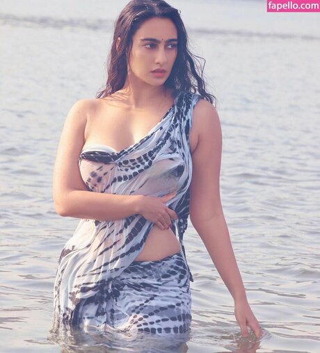 Megha Shukla 高品質のスター アーカイブ