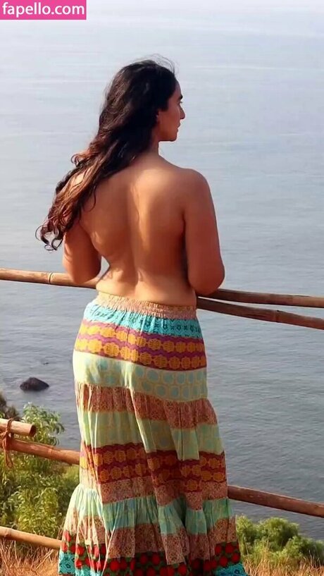 Megha Shukla 高品質モデル 写真