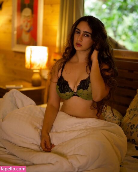 Megha Shukla セックスポルノスター ギャラリー