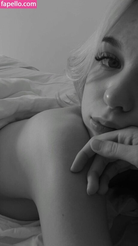 Neea Kuosmanen セクシーモデル 写真