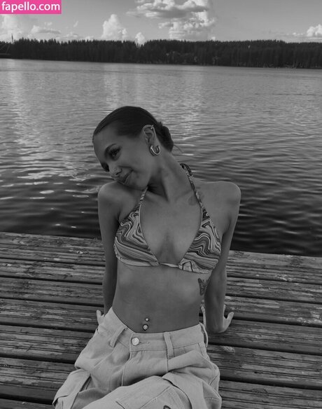 Neea Kuosmanen かわいいスター 写真