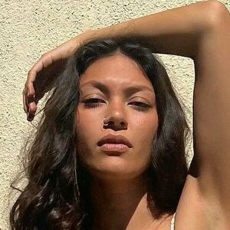 kylie likes blue ヌードモデル 画像