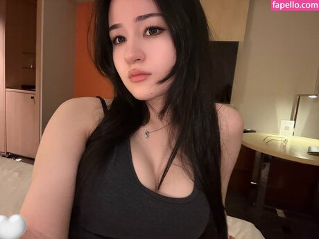オンリーファンズでオナニーする 美しいxxx 写真