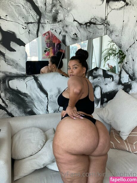 手コキ JOI オンリーファンズ 美しい裸 画像