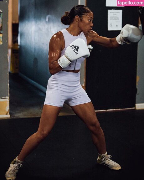 トランスティーンオンリーファンズ エロチック ギャラリー