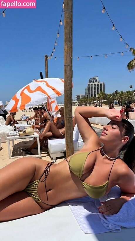 Anael Buzaglo アートモデル 写真