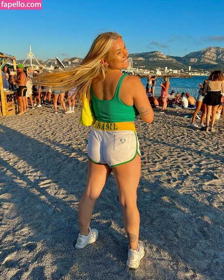 スキニーオンリーファンズ 裸 画像