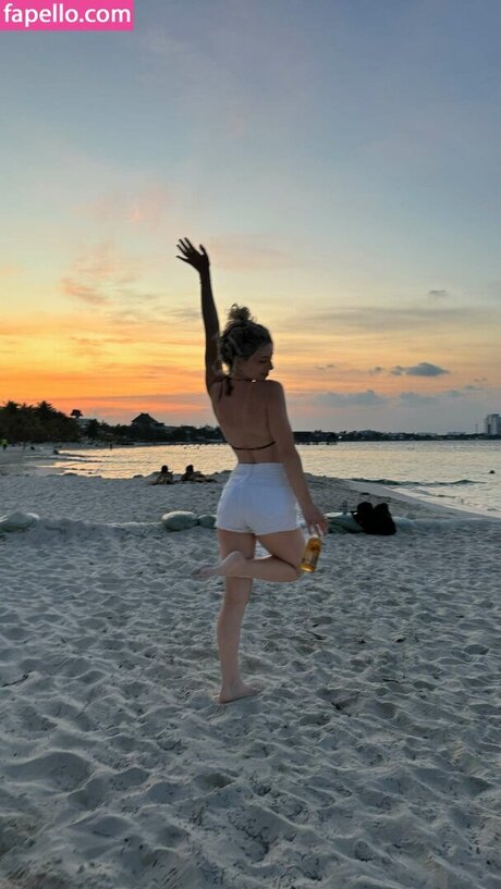 18歳のオンリーファンズ ポルノ ギャラリー