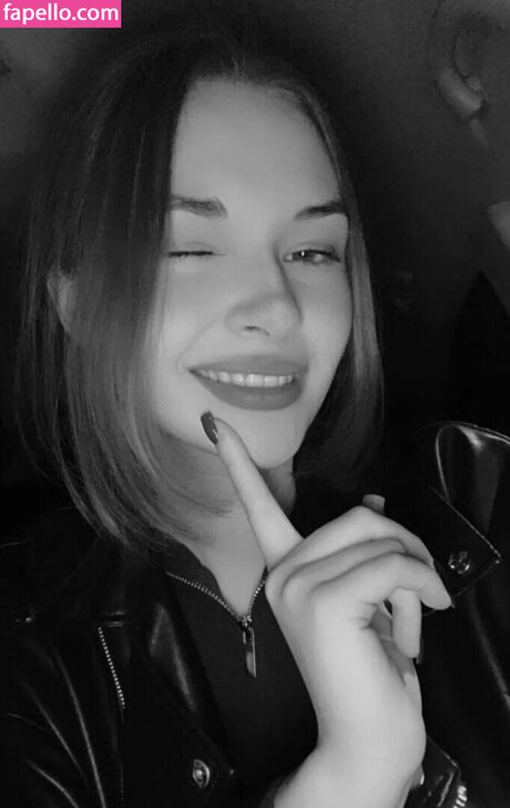 曲線美の女の子オンリーファンズ ホットxxx 画像