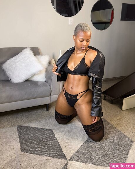 ポルノスターオンリーファンズ 無料セックス 写真