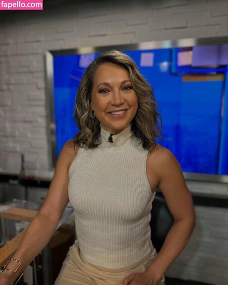 Ginger Zee ポルノスター HD アーカイブ