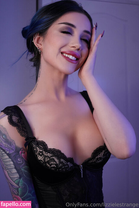 LizzieLestrange 最高のスター 写真