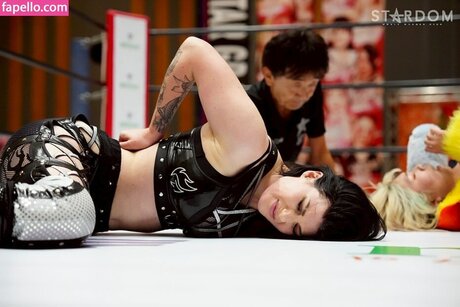 Bea Priestley ホットなスター 写真