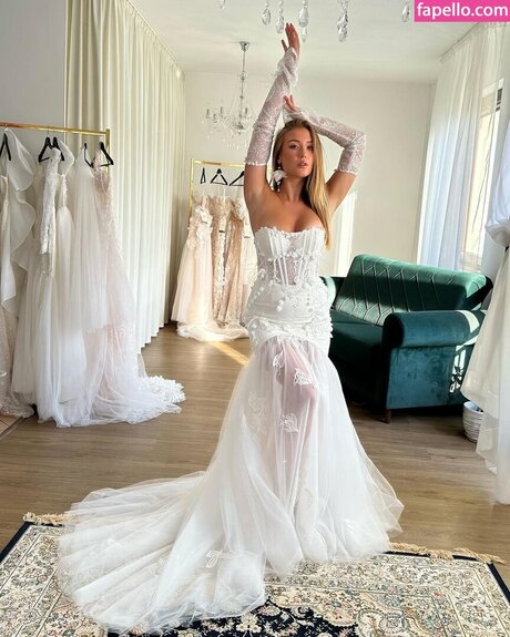 Oliwia Petryna エロティックなポルノスター ギャラリー