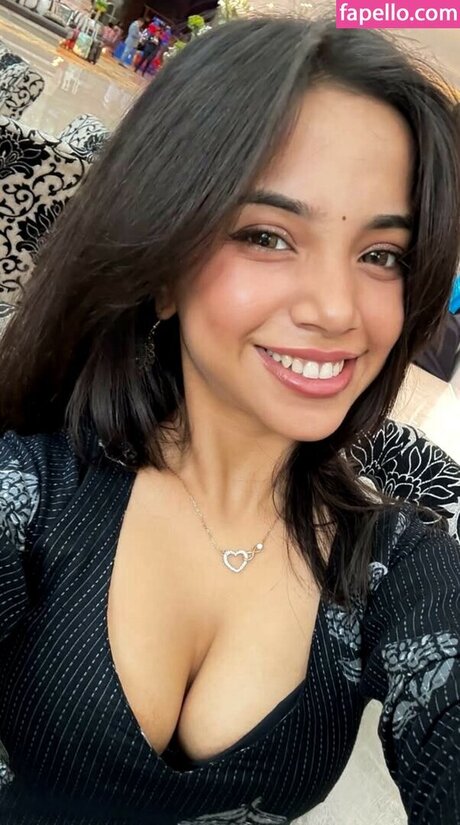 Muskan Karia ポルノスター アダルト アーカイブ