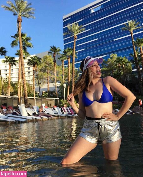 Sarah Whittle モデル 画像