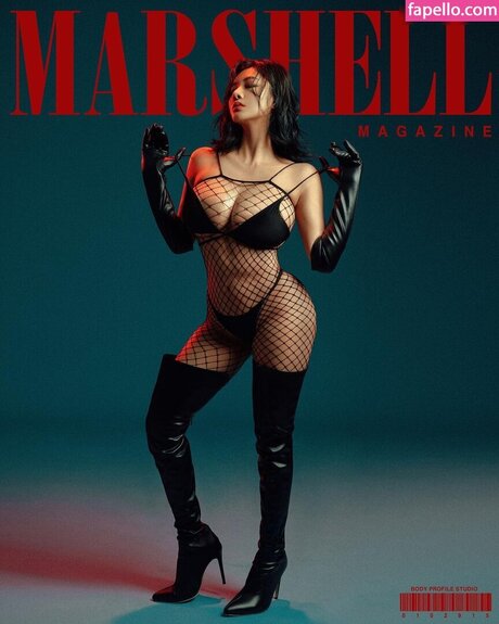 Tasha Young セックスモデル 画像