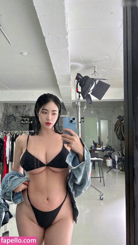 Tasha Young 女優 写真