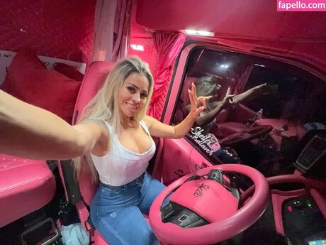 Sheila BellaverICIAL モデル 画像