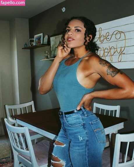 Amber Reacts セックスポルノスター 写真