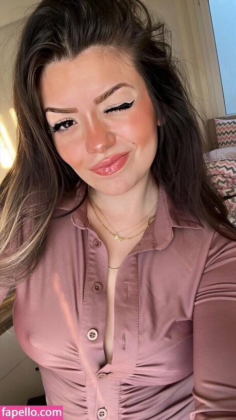 Simge Baranko lu かわいいスター 画像